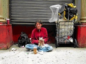 homeless_women_with_cat